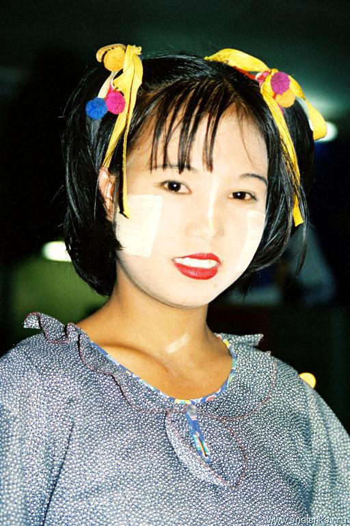 Девушка из провинции Баго. Мьянма (Large).JPG