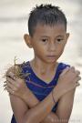 _DSC1090 Мальчик с морской травой. Сулавеси. Индонезия.jpg